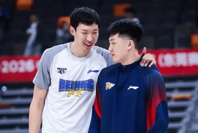 杜锋末节再现神操！重用张皓嘉引崩盘，不上萨姆纳造杀伤，太乱了