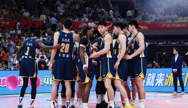 神同步！广东男篮遭北京三分绝杀 卫冕冠军广东女篮遭江苏绝杀