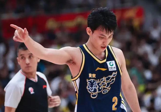 梦幻开局，徐杰3中3连得7分，广东开局16-1领先北京