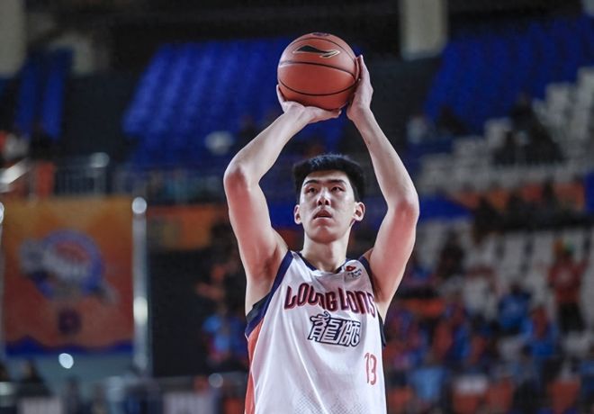 20+9，徐昕打爆四冠王内线，赛后听听粤媒怎么说，杜锋遭到质疑