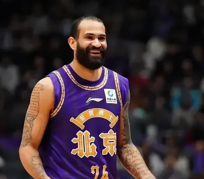 北控终于轻松赢一场了！里勒主导5人上双，防守蜕变，但仍在第13