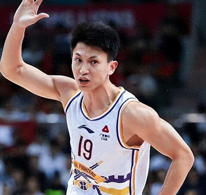 身家过亿,打了20年拿5冠,他是CBA现役常青树,已为退役铺好路