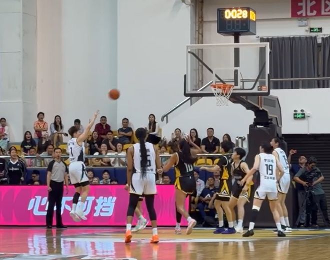 一夜两次被绝杀!广东篮球太糟心,实力下降明显