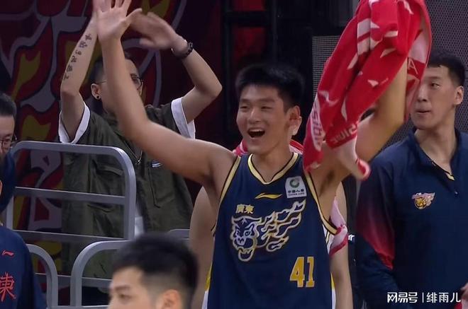 被残阵北京双杀了!广东队惨遭20分大逆转,杜锋逼走两大内线国手