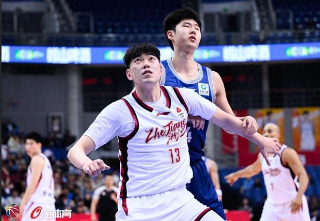 愧对600万！全场2分+正负值最低，4失误比得分多，新老东家都喷