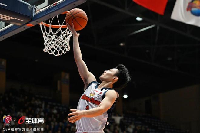 6人得分上双，广东102-54再胜四川