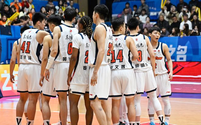 破案！杜锋宁让张皓嘉打满也不上黄明依原因找到，杨鸣说出大实话