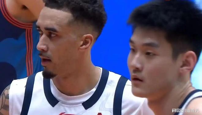 不给机会！广东锋线新星惨遭打压，这可是近10年内最强天赋侧翼！