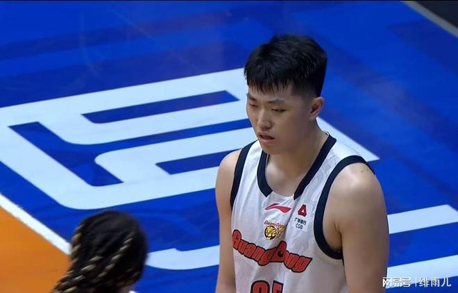 扶正张皓嘉+挤走黄明依！广东队大比分狂胜四川，杜锋用人被质疑