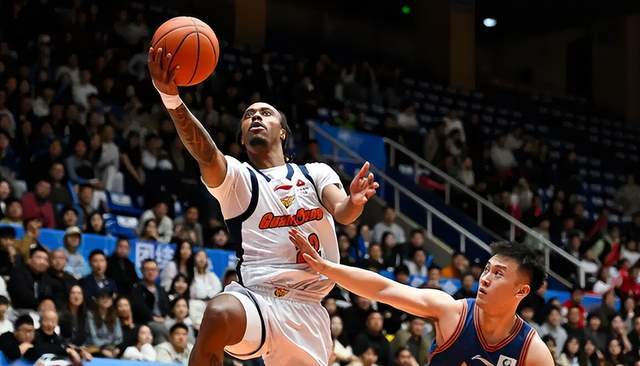 上海险胜居榜首，广东重回前3，黑马冲到第4，辽篮苦主创尴尬纪录