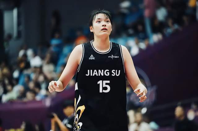 爆冷掀翻卫冕冠军！女篮2米王牌闪耀，才26岁，宫鲁鸣该给她机会