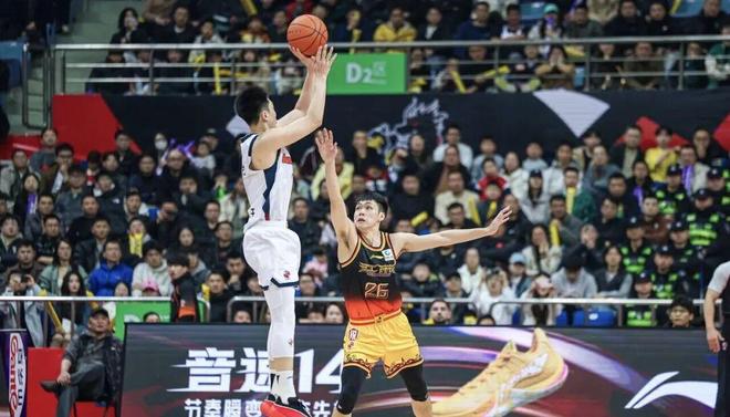 广东男篮今日动态更新！崔永熙复出战江苏，胡明轩重回首发，焦泊乔交易停止