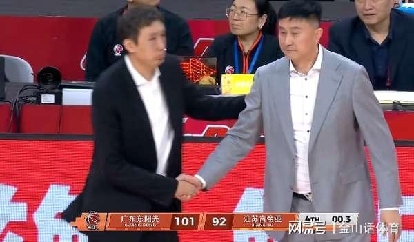 唉！赛季首次得分上双，正负值全队倒数第1，杜锋赛后仍一顿猛夸