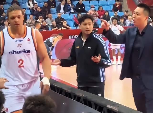 领头羊出事！CBA巨星和主帅互骂，原因找到，卢伟表态，沪媒开脱