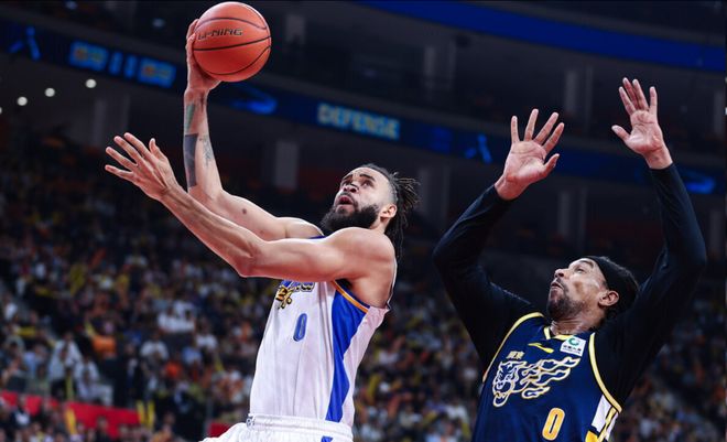 17分钟5失误，得11分在场输14分，球迷：真把自己当字母哥了？