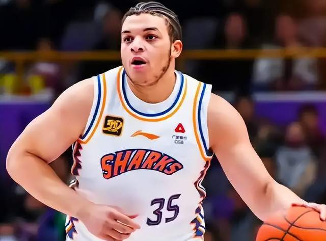 与主帅对骂，洛夫顿遭重罚？更衣室内幕曝光，卢伟表态，豪门沉默