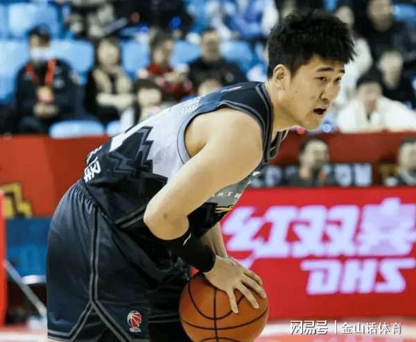 咋了麻这是？“当家球星”12投3中，正负值-29，网友：你才25岁啊