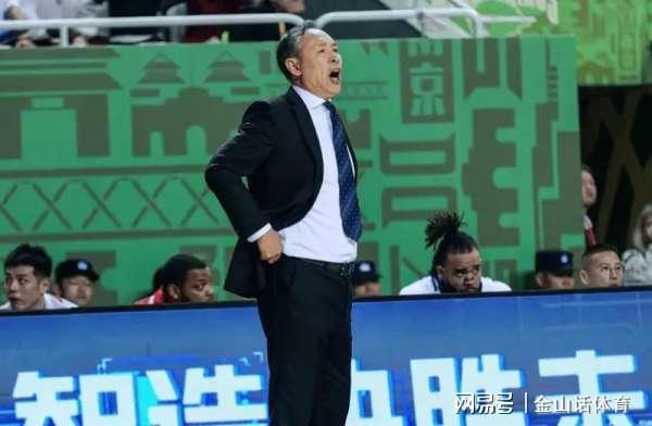 许帅用人太任性！35岁老将打18分钟，4投0中得0分，正负值倒数第1