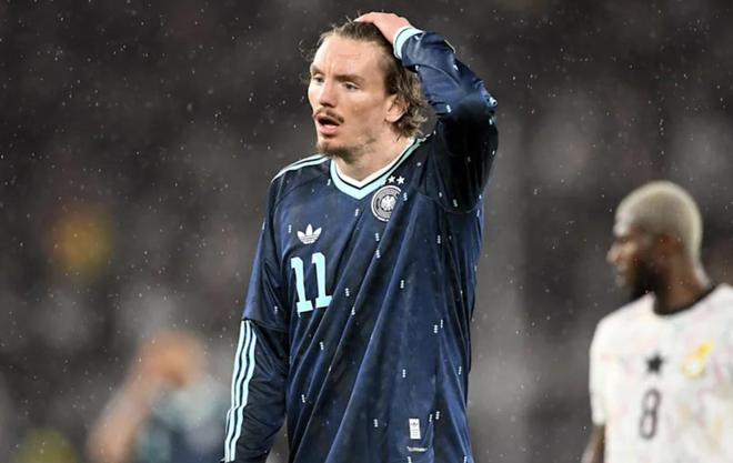 沃尔特马德：现在踢中场无法跟前锋比数据；我状态差？不看球