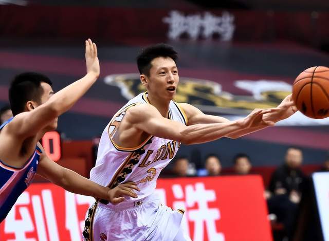 昔日二当家，28岁，拿600万，三分5中1，沦为鸡肋，或被扫地出门