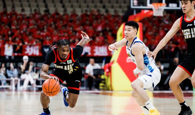 一场109:94让前6三队高兴坏了！上海基本锁定榜一，广东却难受了