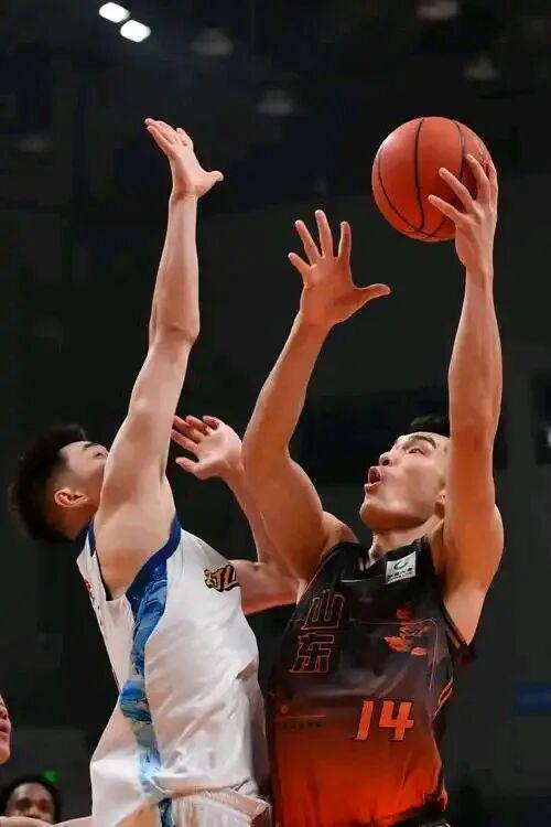 郭凯：那个被张镇麟"点名"的男人，山东队最不起眼的"大腿"