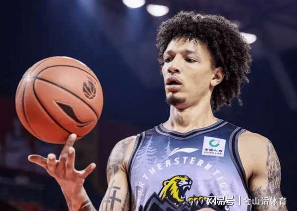 烂队找了个好外援！首秀29分3板10助攻，球迷：希望他能拿到工资