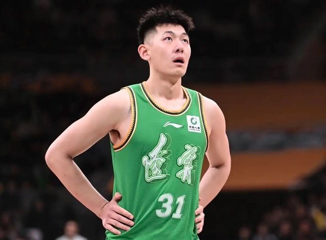 14分钟0出手，2米14大个子仅抢1板，球迷：这就是韩德君接班人？