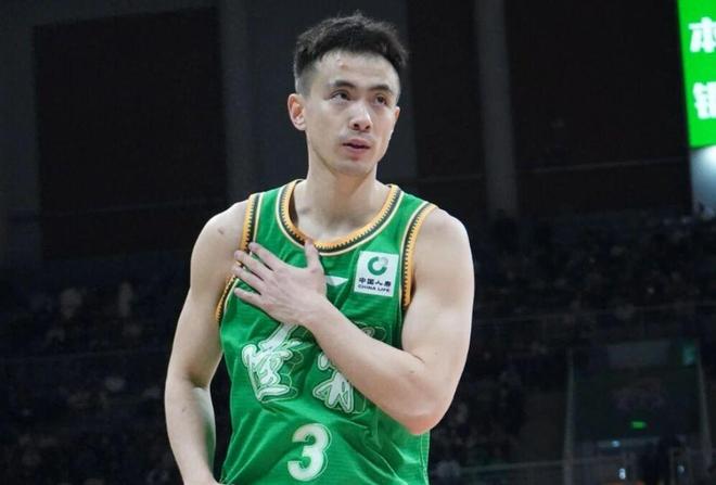 CBA猛料！赵继伟膝盖受伤，曾凡博伤病严重，上海男篮将帅不合！