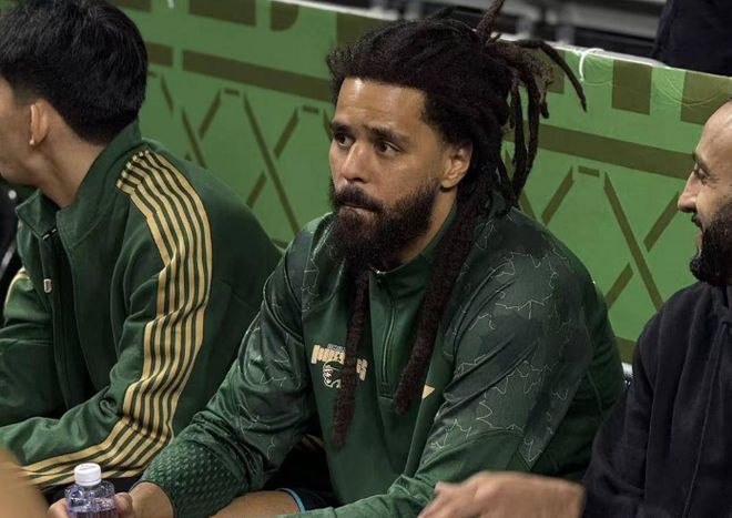 同曦官宣：41岁说唱歌手科尔手续还在审核 今夜无法出战德比