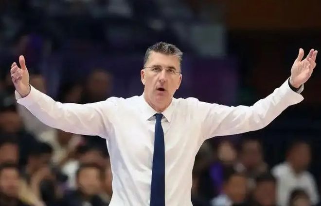 两任主帅均下课！刘炜后新疆新帅格兰也离职 仅列倒数第四