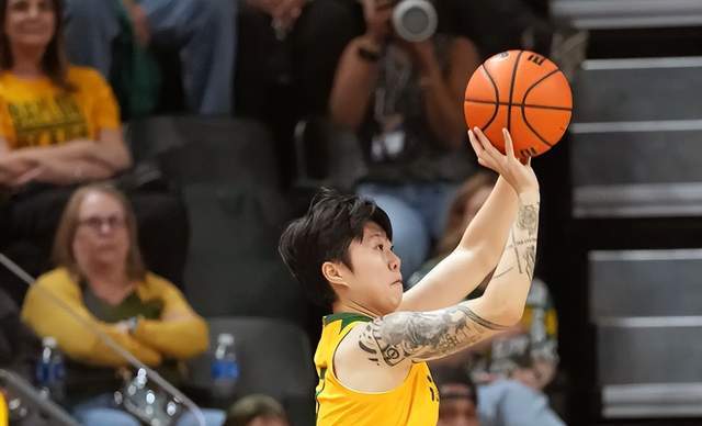 下个月回国！女篮留洋新星，21岁，3分稳准，宫鲁鸣敢重用她吗？