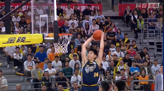 广东为何能够大胜广厦？靠摔跤？赛后杨鸣道出两秘诀，真客观！