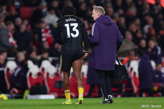 曼联迎来关键伤病利好！卡里克迎回边路王牌，冲刺欧冠再添强援