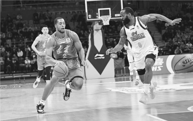 辽篮新援莱迪首秀获14分