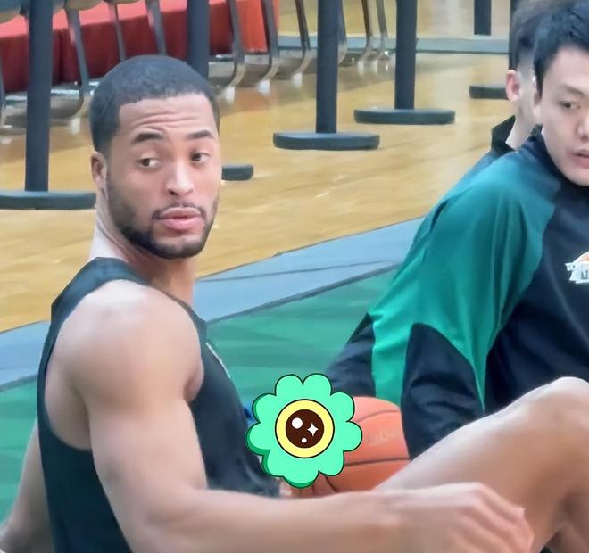 莱迪14+3+1+4首秀惊艳！但是对手太弱无参考价值，有待进一步考察