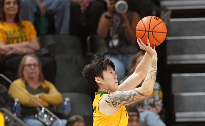 恭喜！中国女篮21岁1米88留洋新星5月归来：宫鲁鸣重用她？