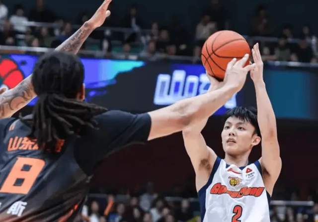 CBA排名大变天！广东输球跌至第六，黑马杀到第三，山东保住第四