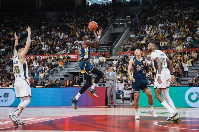 萨姆纳伤了，休战多场比赛，萨林杰也…