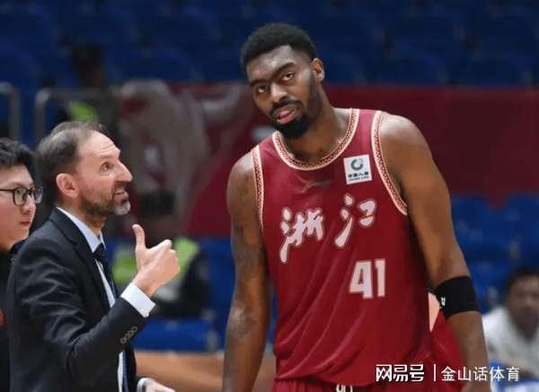 邱彪有麻烦了！剩7场比赛，对手全是狠角色，媒体人：能赢3场算赚