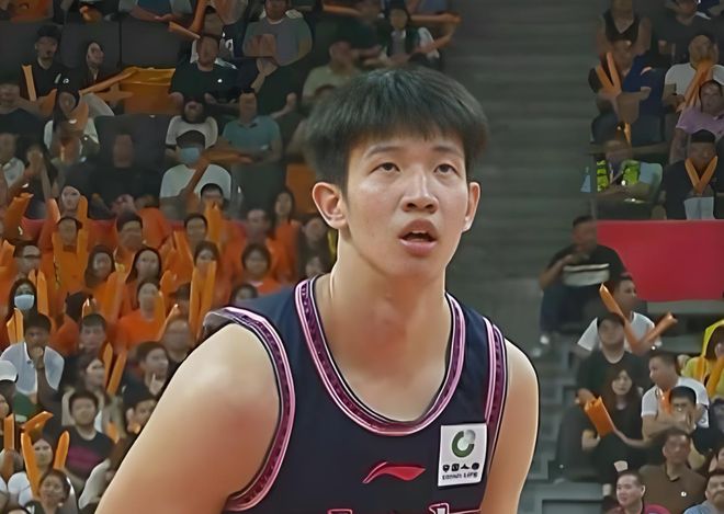 广东队天赋最好的球员！被杜锋弃用，出场0秒 球迷：申请转会