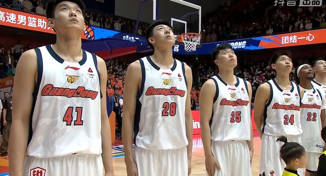 杜锋迷信麦考尔害惨全队！许梦君一战封神，山东13分大胜复仇广东