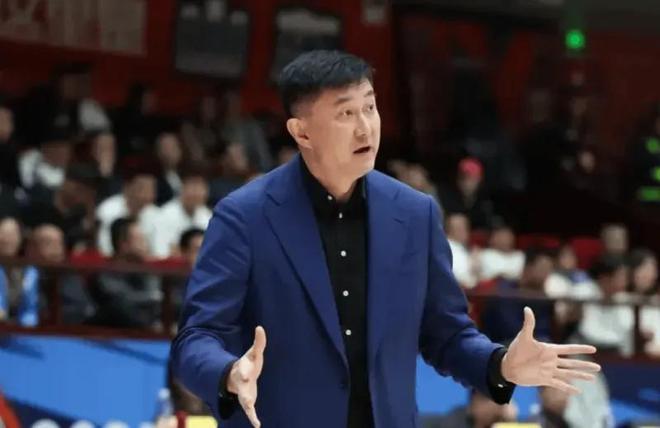 广东怎么又只靠外援？三少全场只得到13分，各将定位都不明确！