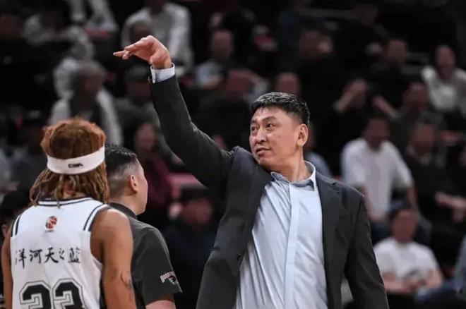 同曦弊端尽显！王世龙第三节应变慢，帕克郭昊文齐爆关键球真不行