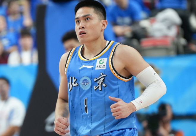 锁定季后赛！北京狂轰22-0逆转同曦 陈盈骏26+10郭昊文30分