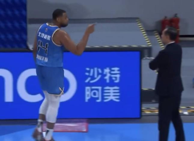 许利民谈斯佩尔曼：不能把负面情绪带给全队，有矛盾才会蜕变