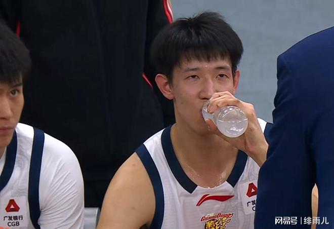 CBA最新消息！黄明依坐穿冷板凳，这可是广东队近10年内最强天赋