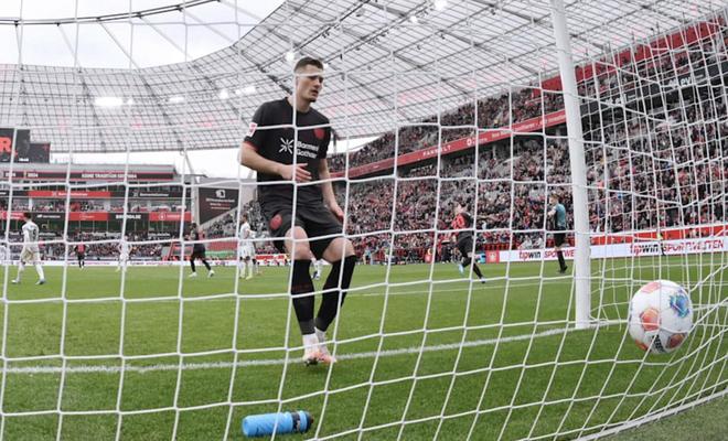 希克:成为首个打进五大联赛百球的捷克人很棒;想要欧冠资格