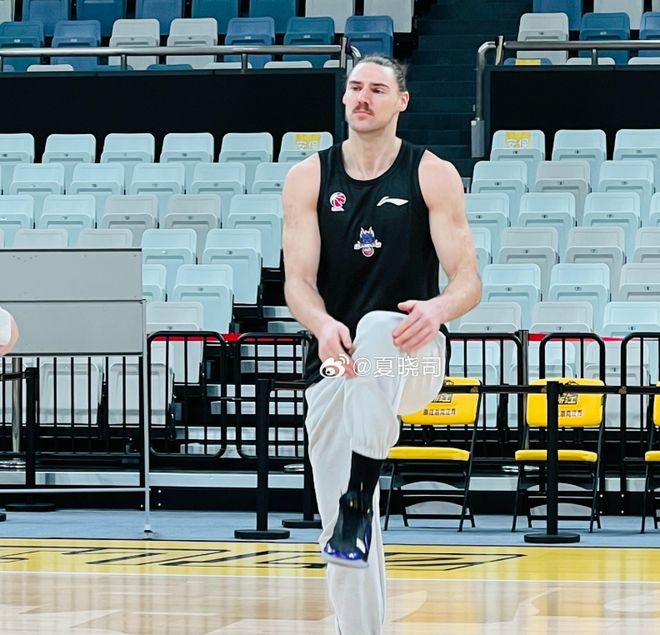 备战广厦！克里斯约翰逊伤情更新，许梦君刘毅随队，邱彪展望比赛