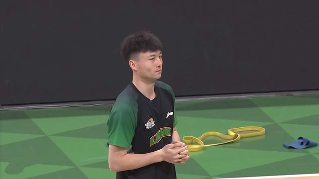 两连胜，辽宁男篮稳住第10名，新外援21+9选对了，赵继伟全能发挥